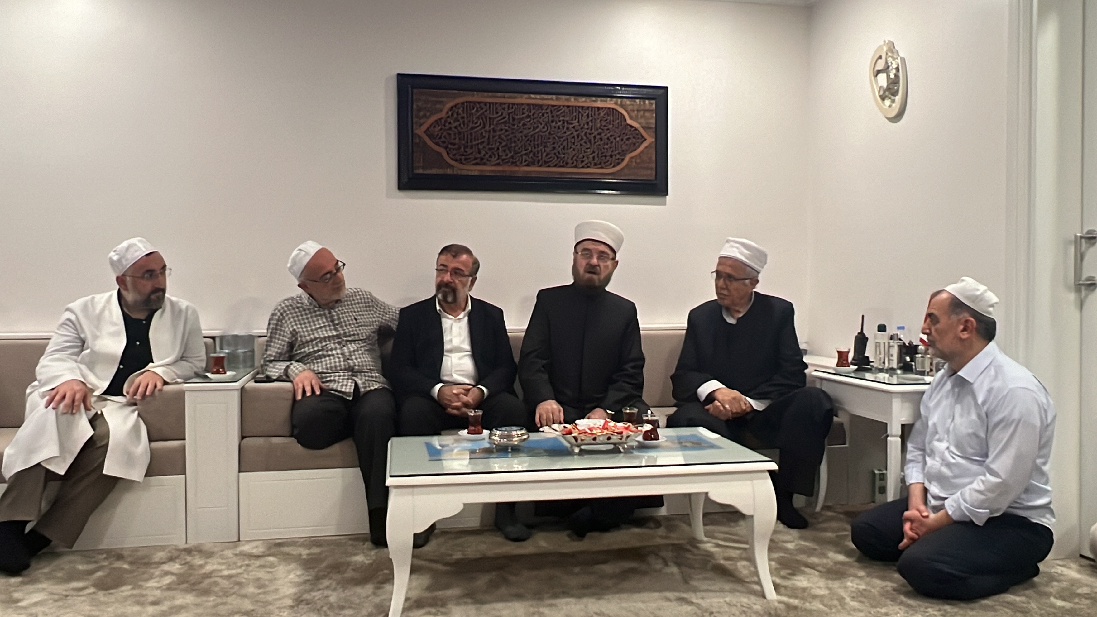Condoléances présentées et discours émouvant lors de la visite en Turquie du Dr. Ali al-Qaradaghi